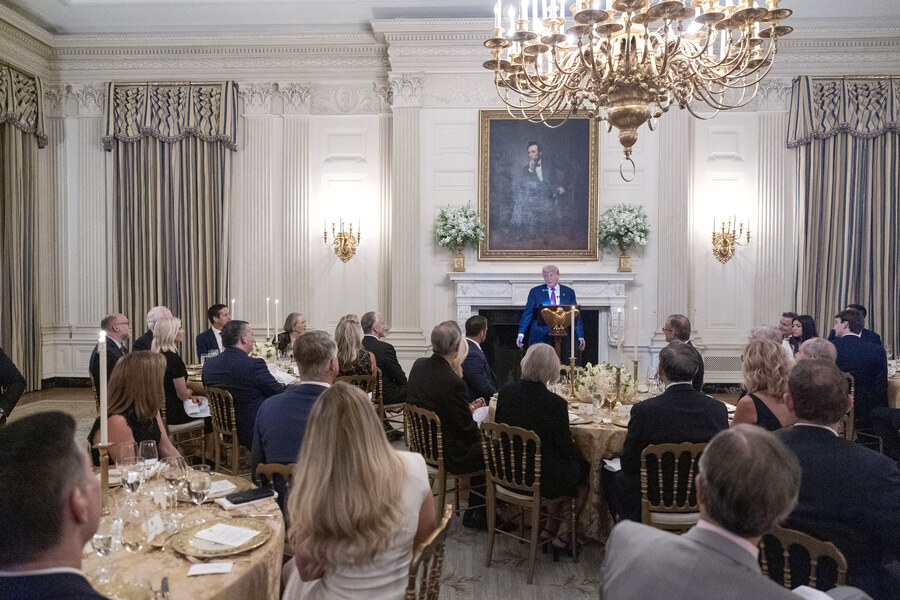 Οι κορυφαίοι της Silicon Valley στο τραπέζι του Τραμπ 8 Οι κορυφαίοι της Silicon Valley στο τραπέζι του Τραμπ