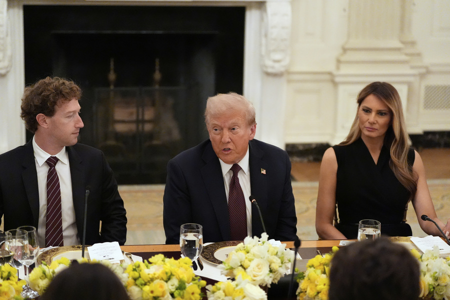 Οι κορυφαίοι της Silicon Valley στο τραπέζι του Τραμπ 6 Οι κορυφαίοι της Silicon Valley στο τραπέζι του Τραμπ