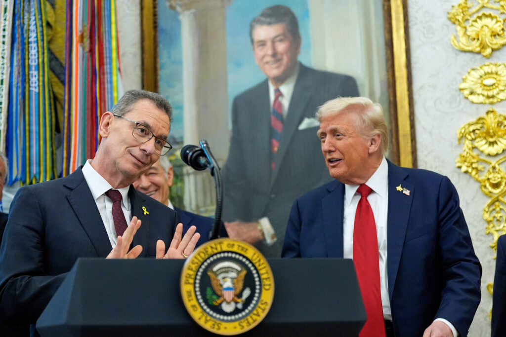 Τραμπ, Μπουρλά, Pfizer