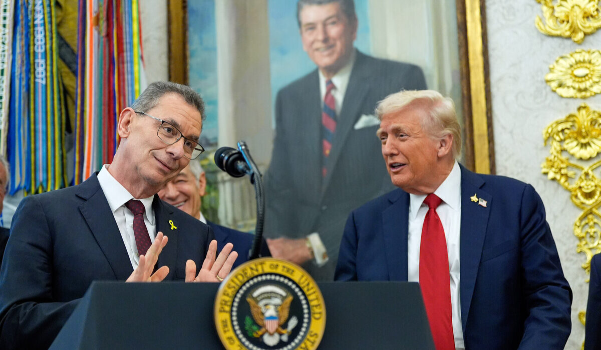 Τραμπ, Μπουρλά, Pfizer