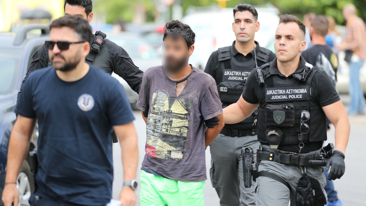 Προφυλακίστηκε ο «δράκος» του Αιγάλεω - Από «βαθμοφόρος», τώρα λέει ότι «έχει ακουστά τον Isis»