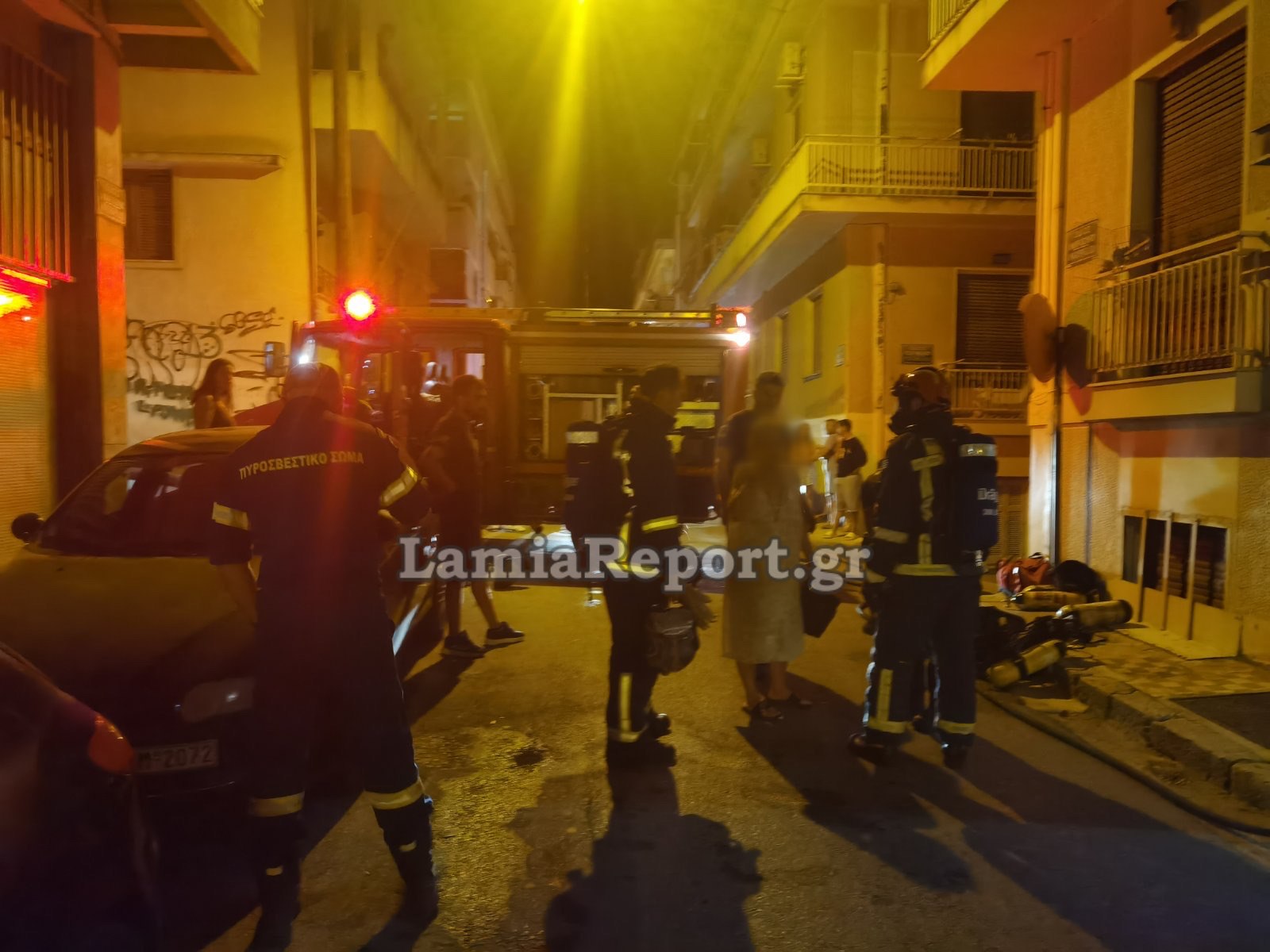 Φωτιά σε διαμέρισμα στη Λαμία: Έξι άτομα στο νοσοκομείο και μία ηλικιωμένη διασωληνωμένη