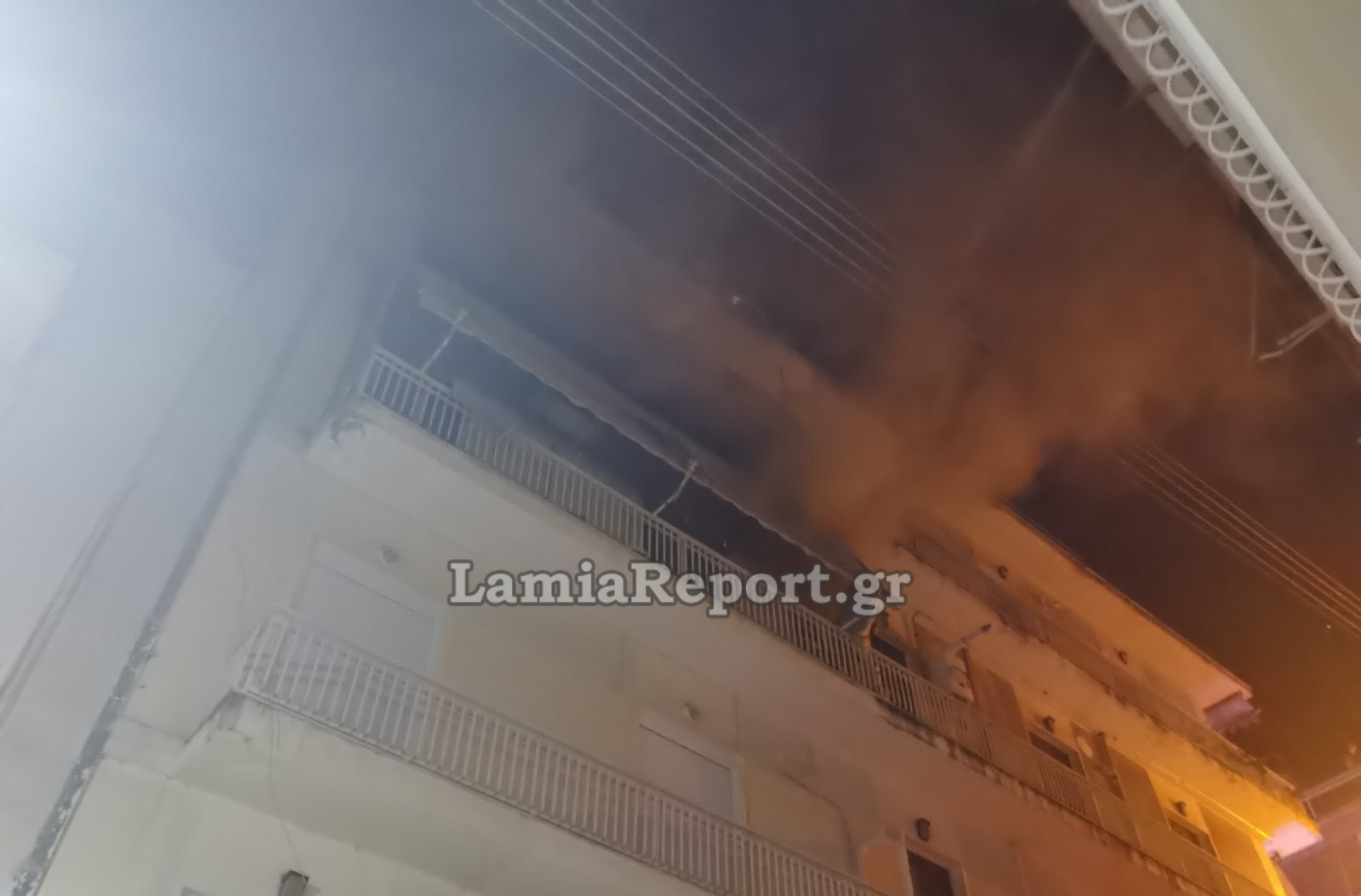 Φωτιά σε διαμέρισμα στη Λαμία: Έξι άτομα στο νοσοκομείο και μία ηλικιωμένη διασωληνωμένη