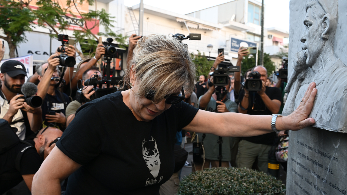 «Σκανδαλώδης η αποφυλάκιση Μιχαλολιάκου»: Σφοδρές αντιδράσεις από την οικογένεια Φύσσα και τους αιγύπτιους ψαράδες