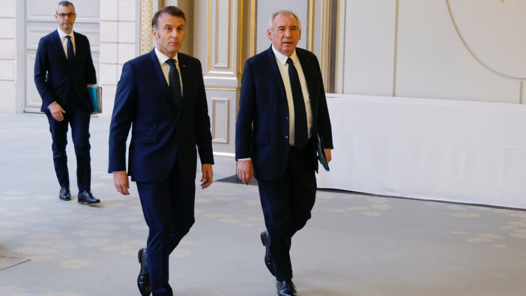 Η Γαλλία χωρίς κυβέρνηση: Στο Ελιζέ σε λίγη ώρα ο Μπαϊρού - Τα 4 σενάρια που εξετάζει ο Μακρόν