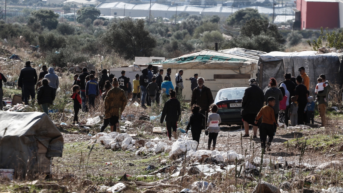 Η ΕΛ.ΑΣ προσλαμβάνει 100 Ρομά - Το σχέδιο για «μυστικούς» αστυνομικούς σε καταυλισμούς