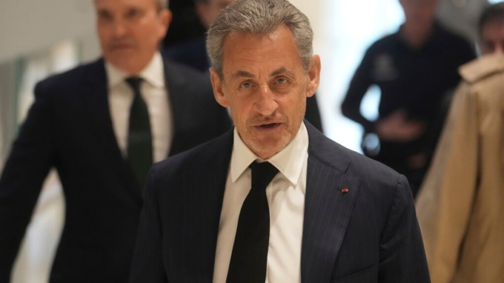 Reuters: Ο Σαρκοζί θα οδηγηθεί στη φυλακή μετά τη νέα καταδίκη για μίζες από τη Λιβύη του Καντάφι