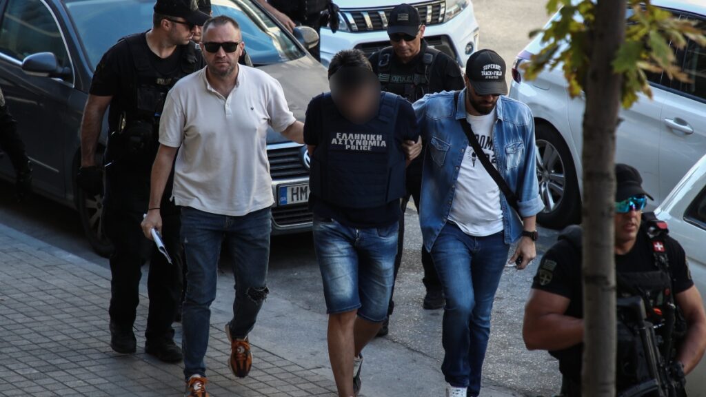 Αδελφοκτονία στη Θεσσαλονίκη: Βίντεο της 59χρονης από το νοσοκομείο - «Όλα για κάποιο λόγο γίνονται»