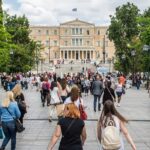«Καίει» τα νοικοκυριά η καθημερινότητα: Φαγητό, ενοίκιο και μεταφορές «καταπίνουν» το εισόδημα - Πίνακες