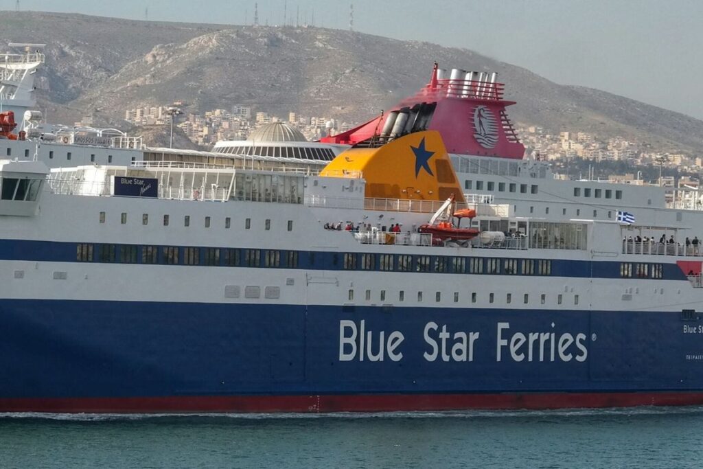Πειραιάς: Νεκρός 20χρονος ναυτικός του Blue Star Chios – Εγκλωβίστηκε σε συρόμενη πόρτα