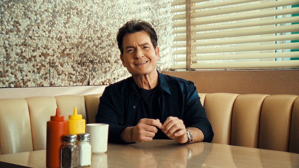 «aka Charlie Sheen»: Έφτασε στο Netflix η αντι-ιστορία του πιο ακριβοπληρωμένου σταρ της τηλεόρασης