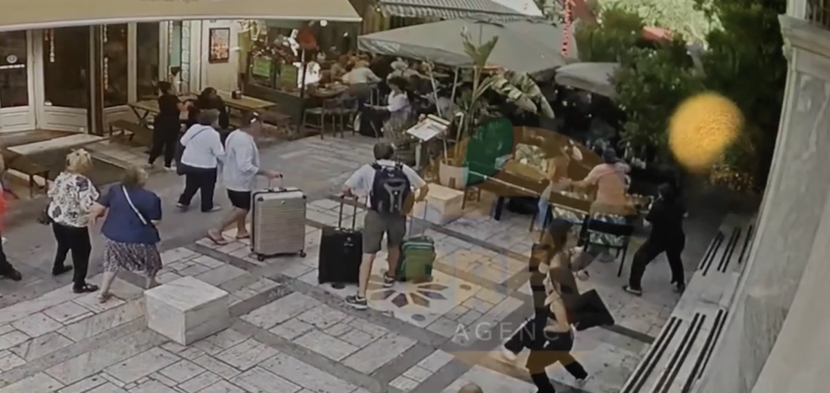 Δέντρο Πτώση Πλατεία Αγίας Ειρήνης Αθήνα