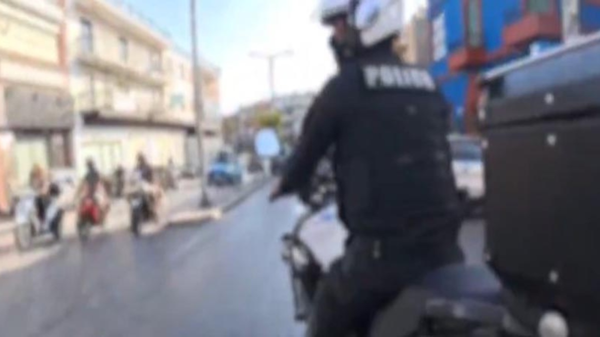 «Ευθεία για Κρατικό Νίκαιας» - Συνοδεία ζωής για ετοιμόγεννη από αστυνομικούς της ΔΙΑΣ (βίντεο)