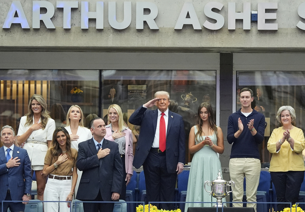 Χάος στο US Open με την εμφάνιση του Τραμπ: Τον χειροκροτούσαν και τον αποδοκίμαζαν ταυτόχρονα (βίντεο)