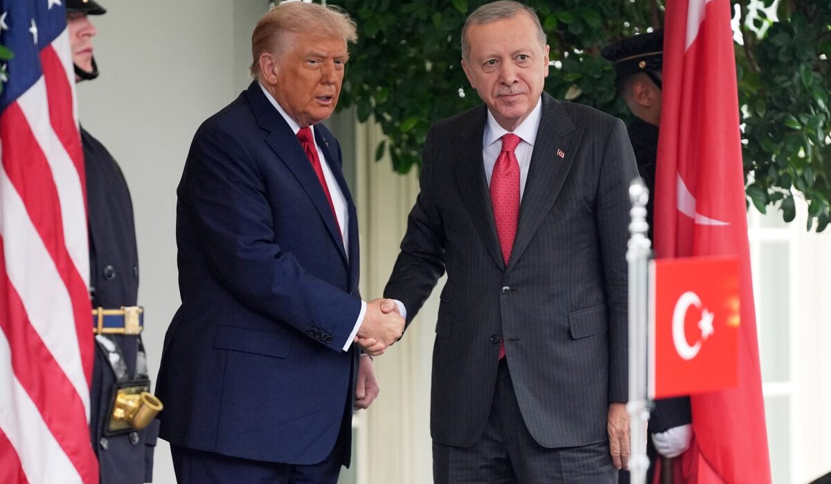 Ο Ρετζέπ Ταγίπ Ερντογάν με τον Ντόναλντ Τραμπ στον Λευκό Οίκο
