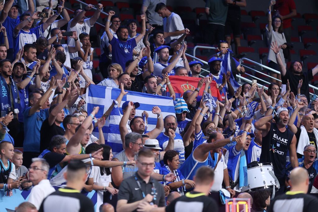 Η καρδιά της Ελλάδας «χτυπά» στη Ρίγα: Αγωνία και προσμονή για τον ημιτελικό με την Τουρκία – Βίντεο