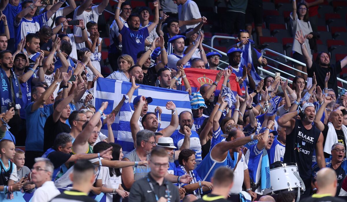 Η καρδιά της Ελλάδας «χτυπά» στη Ρίγα: Αγωνία και προσμονή για τον ημιτελικό με την Τουρκία – Βίντεο