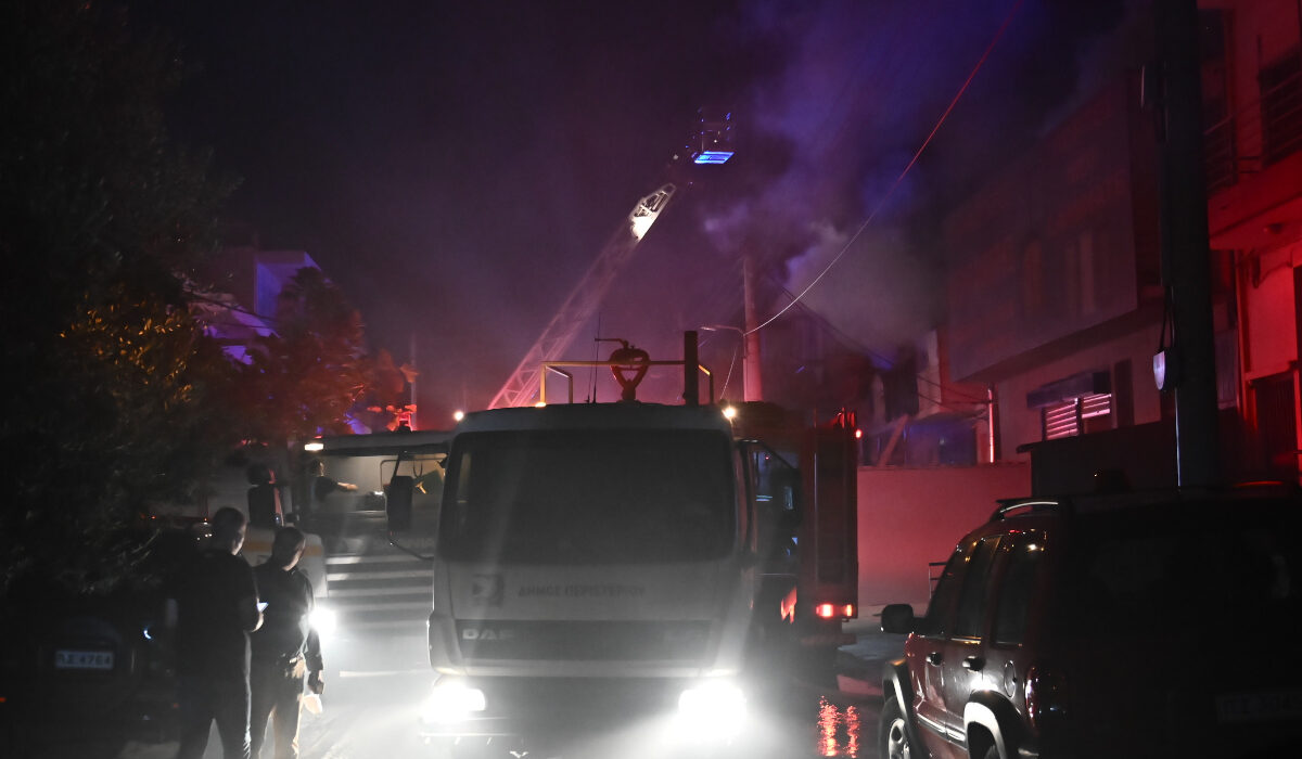 Φωτιά σε επιχείρηση στο Περιστέρι