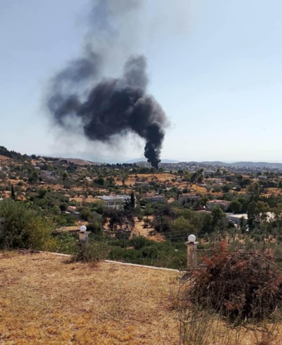 Φωτιά τώρα στην Παλλήνη - Καίγεται το Μουσικό σχολείο