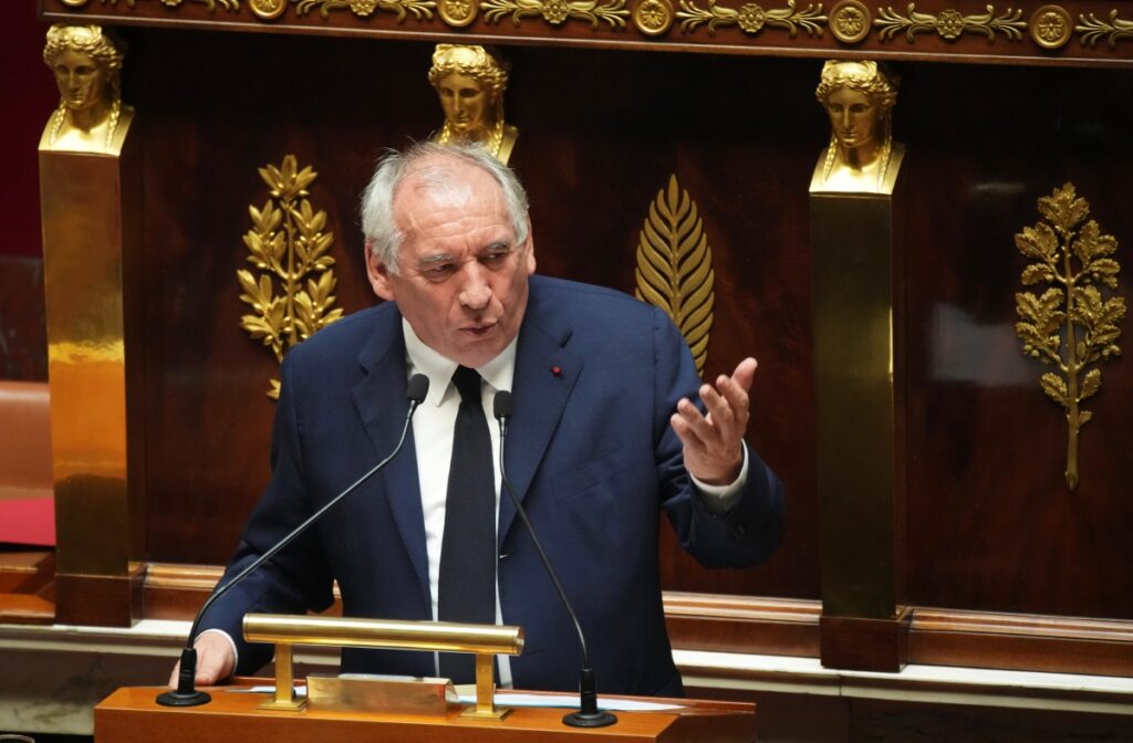 LIVE – Μαρίν Λεπέν: Τα πολιτικά ναυάγια του χτες έχουν την ευθύνη για την κρίση στη Γαλλία