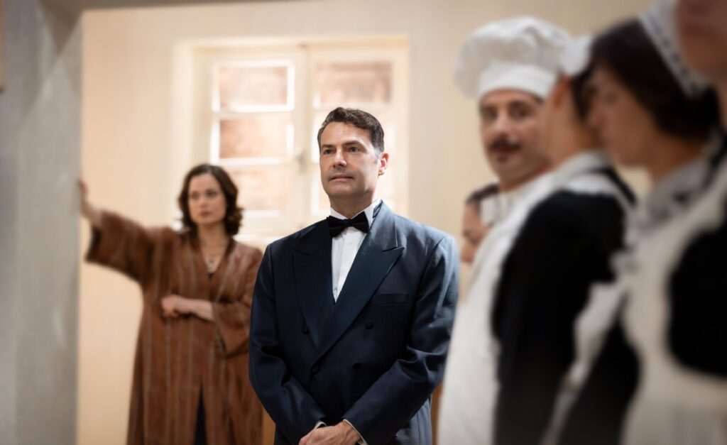 Grand Hotel: Ο Διονύσης ερωτεύεται την Κυβέλη αλλά δεν ξεχνά...