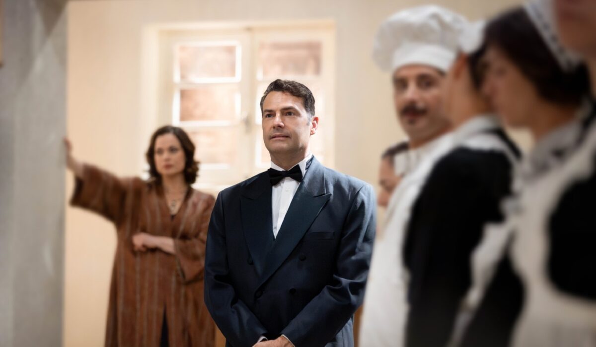 Grand Hotel: Ο Διονύσης ερωτεύεται την Κυβέλη αλλά δεν ξεχνά...