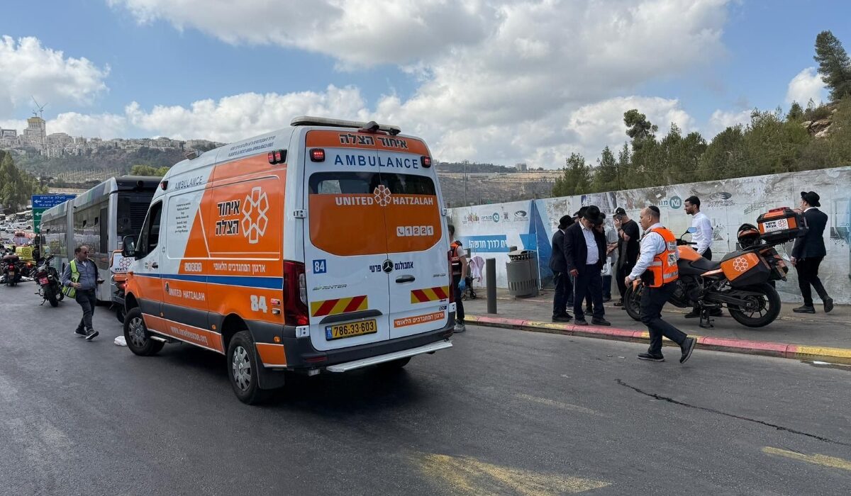 Ισραήλ: 5 νεκροί από την ένοπλη επίθεση σε λεωφορείο – Ετοιμάζεται για εισβολή στη Δυτική Όχθη ο ισραηλινός στρατός