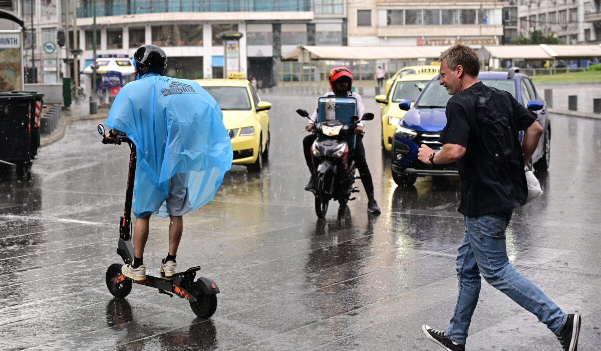 Έφτασε η κακοκαιρία: Προειδοποίηση για ισχυρές καταιγίδες