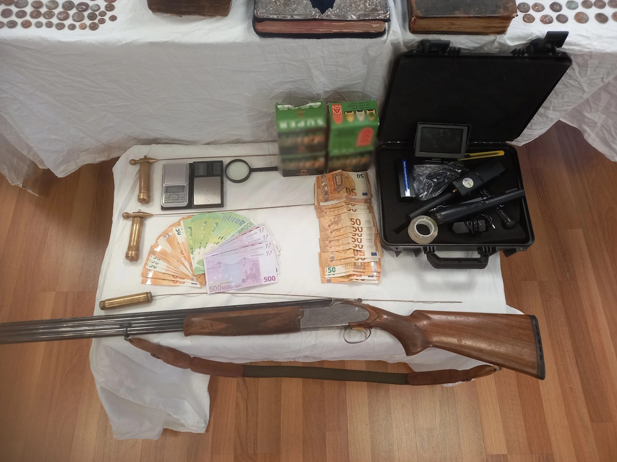 Καλάβρυτα Εικόνες Αρχαιοκαπηλία