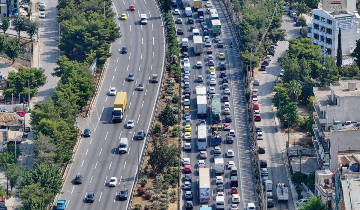 Φάληρο: Άνδρας απειλούσε να πέσει από γέφυρα του Κηφισού