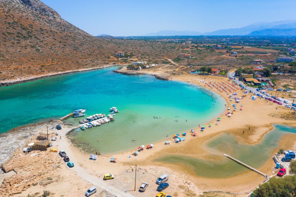 Πώς η μαφία της Κρήτης «άρπαξε» την παραλία του Ζορμπά από την Εκκλησία