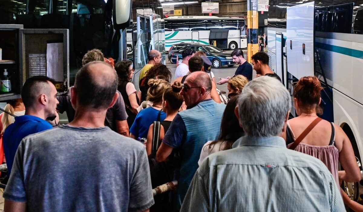Ο διοικητής των ΚΤΕΛ Θεσσαλονίκης επιβεβαιώνει τον ρατσιστικό διαχωρισμό επιβατών: «Τηρούμε το νόμο»