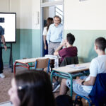 Επίσκεψη Μητσοτάκη στα Ωνάσεια σχολεία Περιστερίου