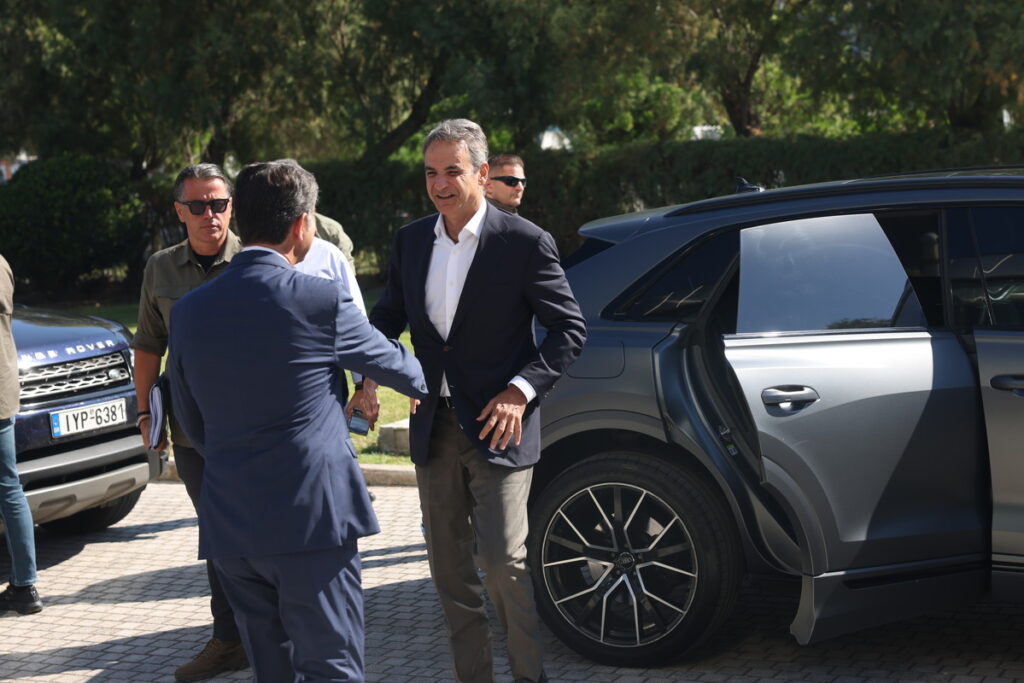 Το εμπάργκο πιάνει και τον Κ. Μητσοτάκη