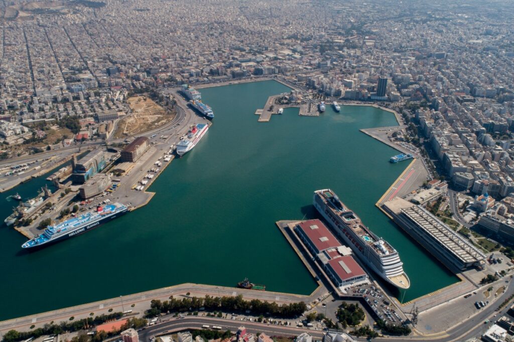 Κρουαζιερόπλοιο προσέκρουσε στο λιμάνι του Πειραιά – Δημιουργήθηκε ρήγμα δέκα μέτρων
