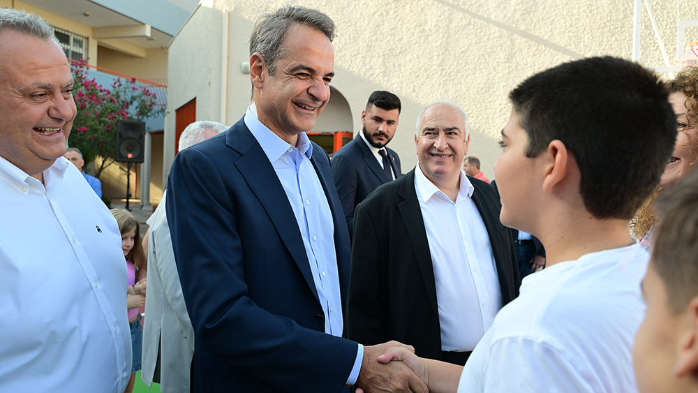 Ο Κυριάκος Μητσοτάκης σε αγιασμό σχολείου