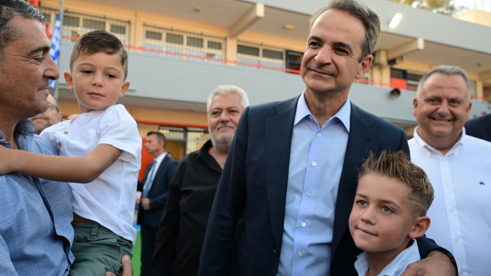Ο Κυριάκος Μητσοτάκης σε αγιασμό σχολείου