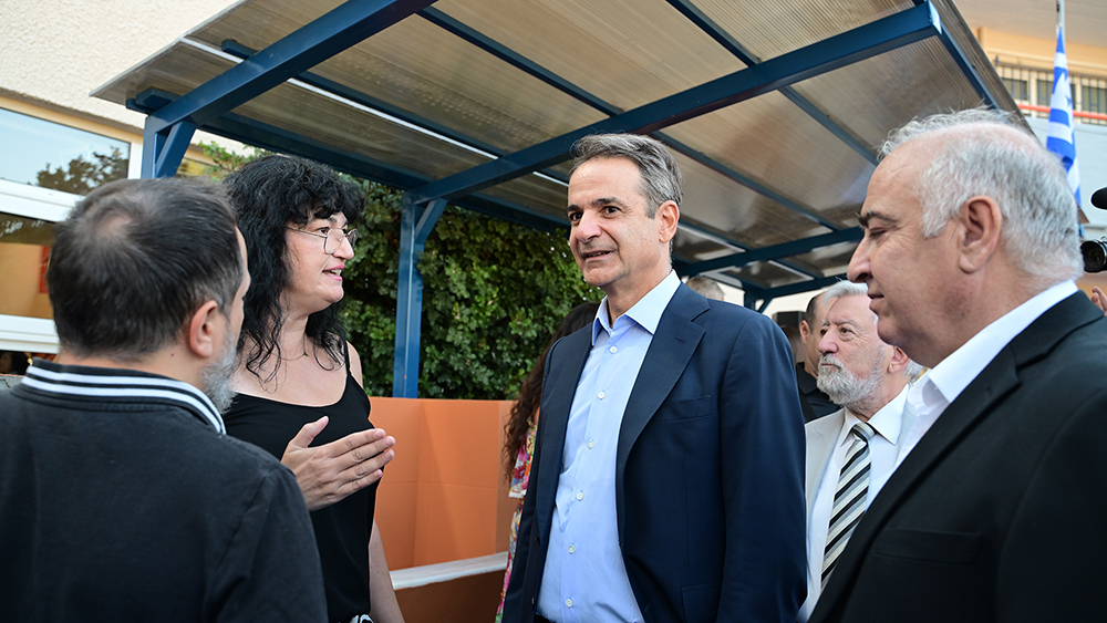 Ο Κυριάκος Μητσοτάκης σε αγιασμό σχολείου