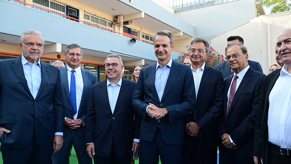 Ο Κυριάκος Μητσοτάκης σε αγιασμό σχολείου