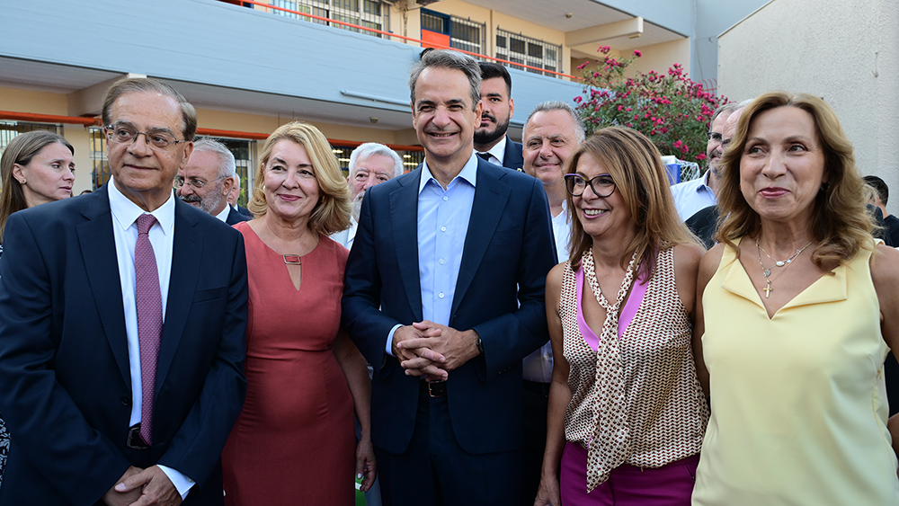 Ο Κυριάκος Μητσοτάκης σε αγιασμό σχολείου
