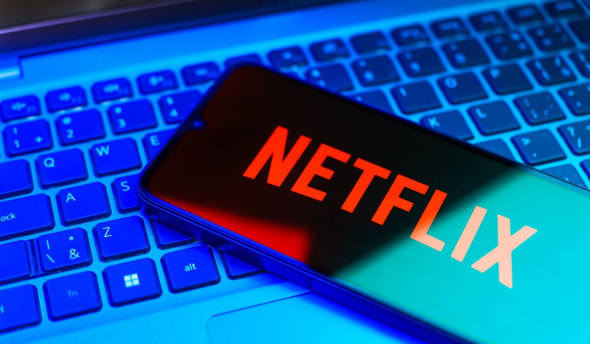 Γνωστός ηθοποιός του Netflix από τη Μύκονο σε νοσοκομείο στην Αθήνα