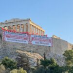 Το ΚΚΕ κρέμασε τεράστια πανό στην Ακρόπολη - «Να σταματήσει η γενοκτονία στη Γάζα»