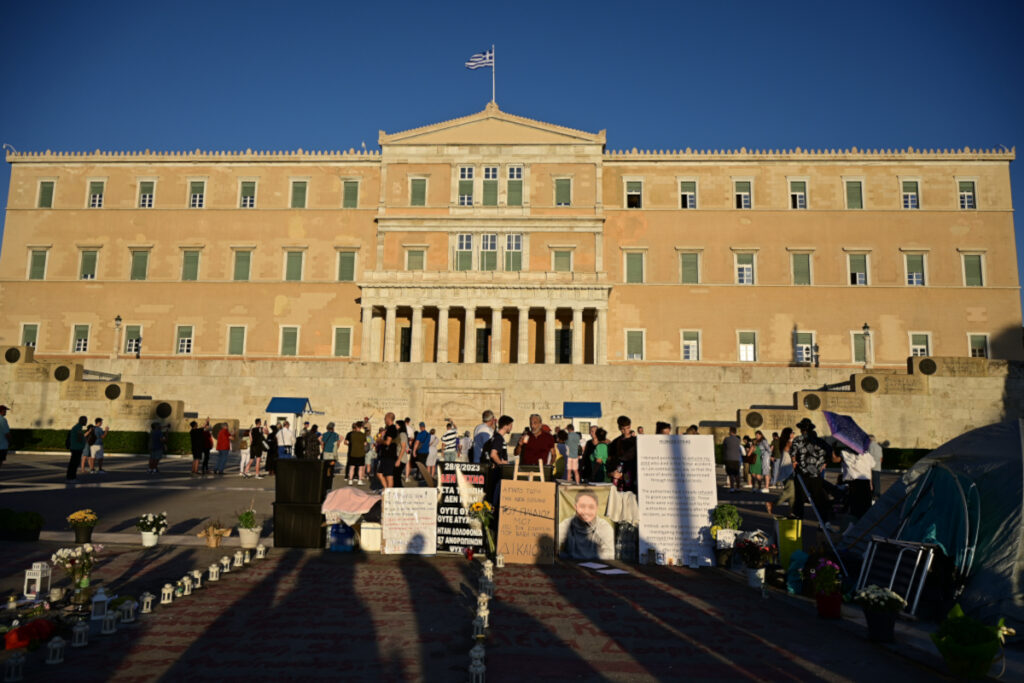 Απεργία πείνας του Πάνου Ρούτσι, πατέρα θύματος στα Τέμπη, στην πλατεία Συντάγματος