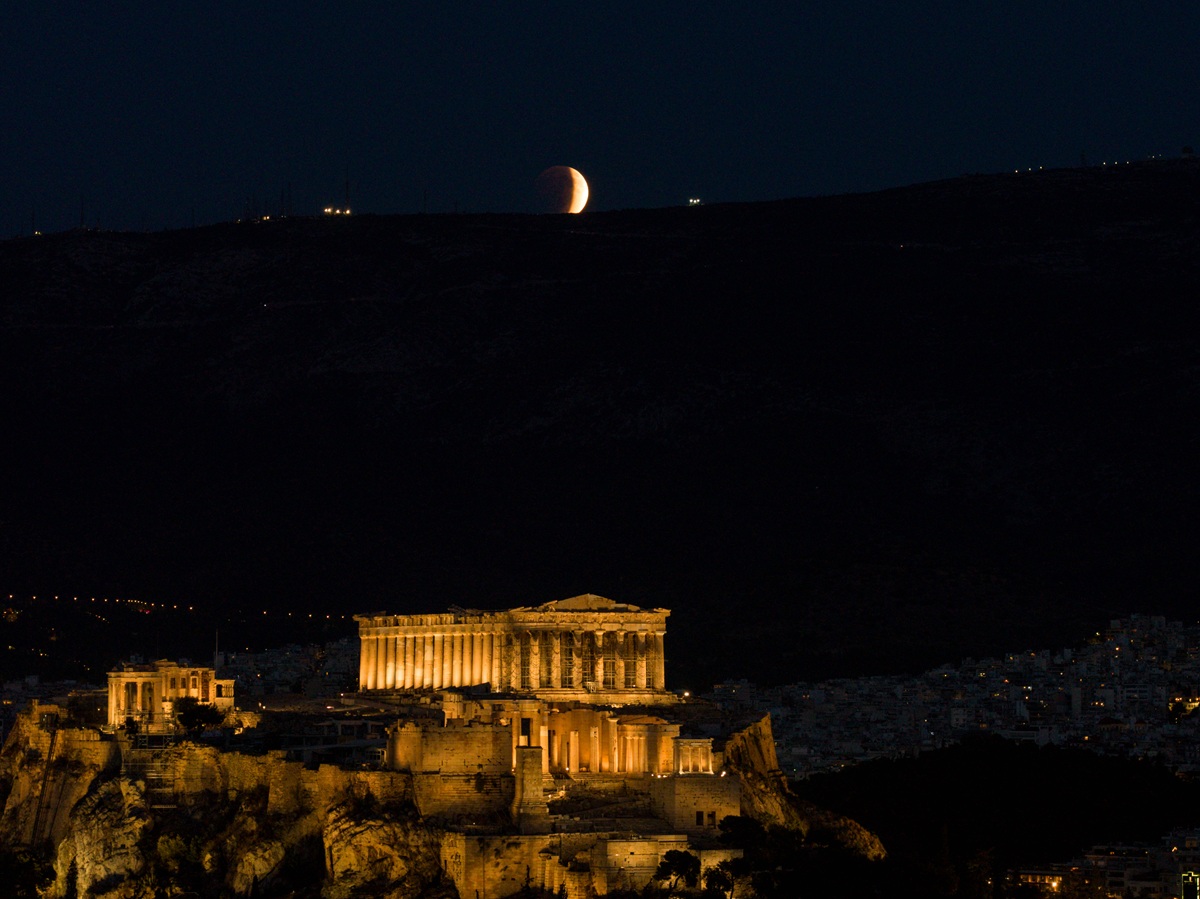 Ματωμένο φεγγάρι