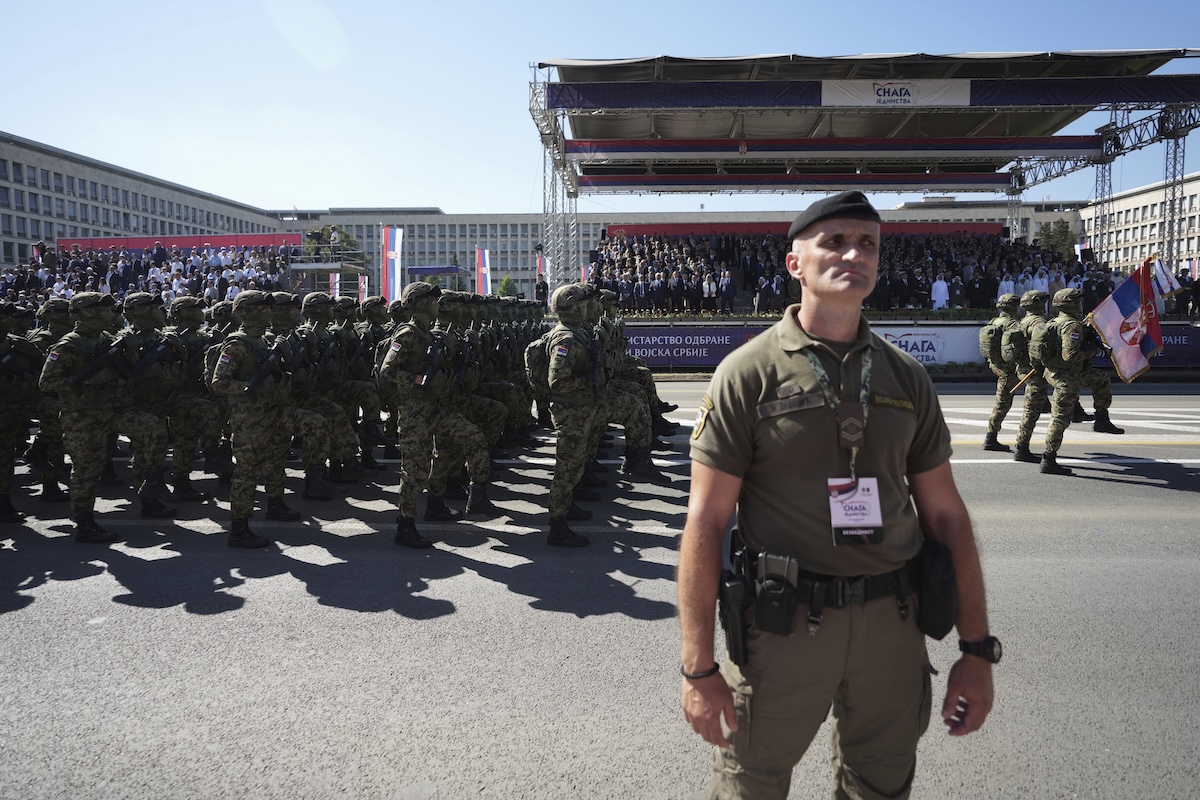 Εντυπωσιακή στρατιωτική παρέλαση στο Βελιγράδι 1 Σερβία Στρατιωτική Παρέλαση