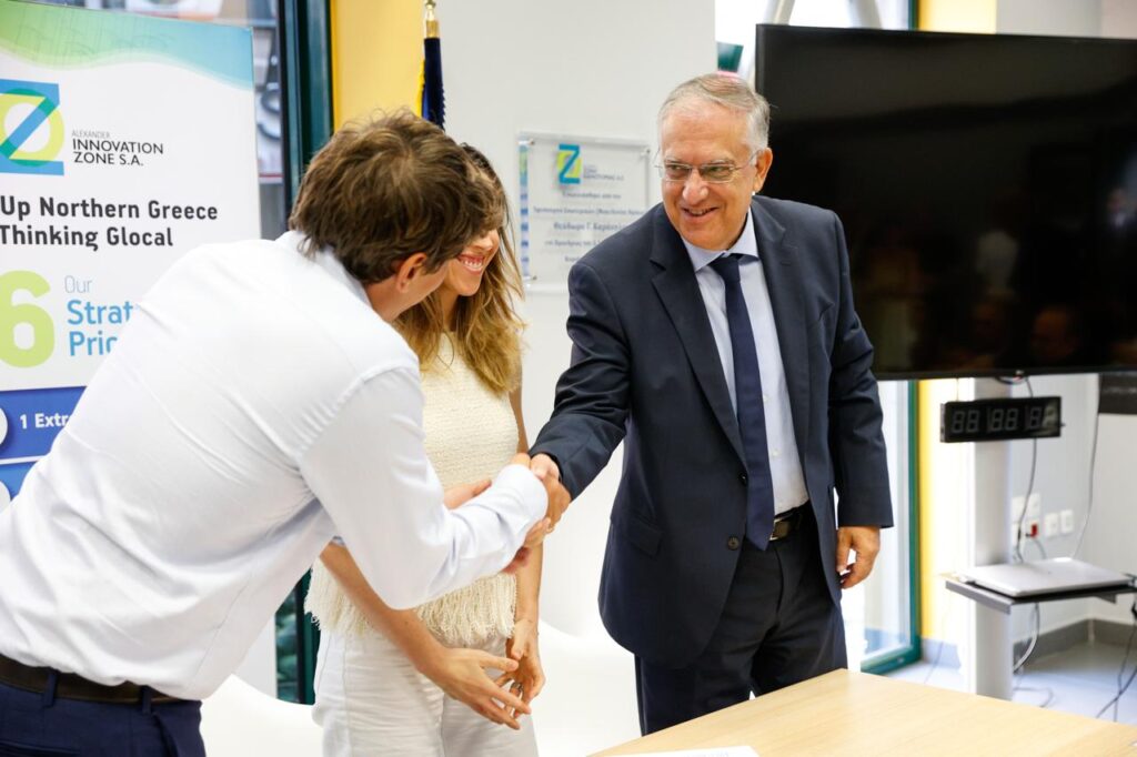 H Open AI στην Ελλάδα – Τι προβλέπει η «στρατηγική συνεργασία» που υπέγραψε ο Τάκης Θεοδωρικάκος