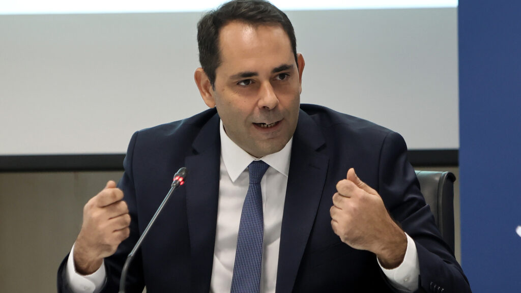 Θάνος Πετραλιάς