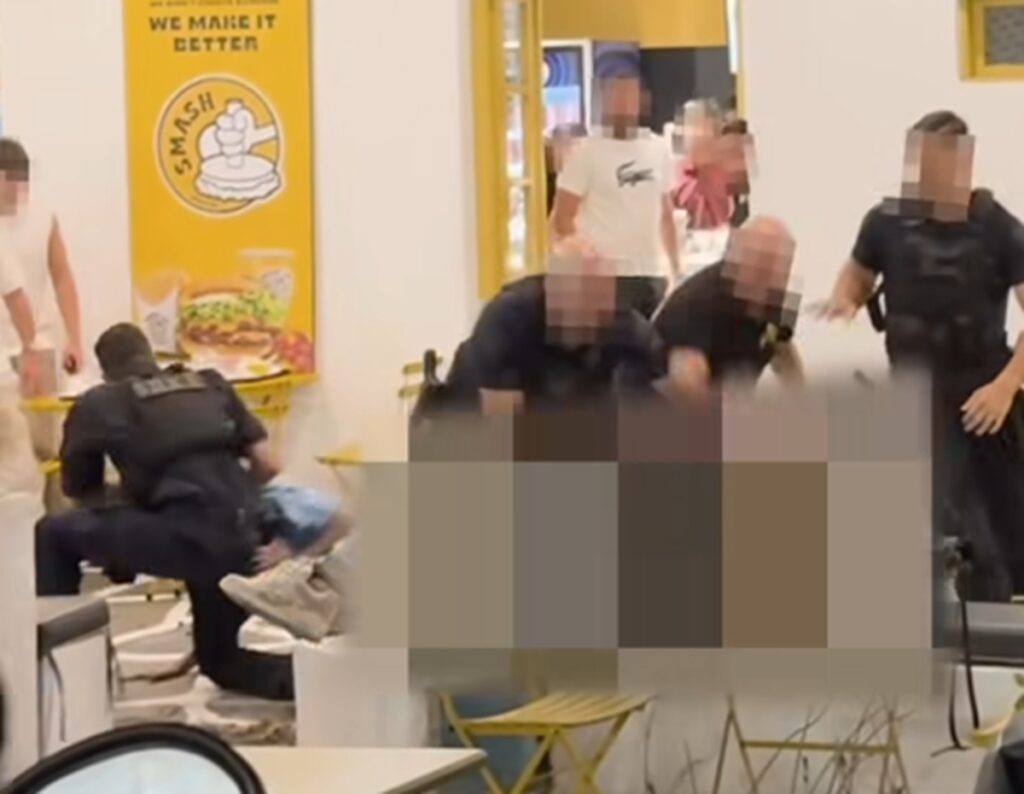 Χάος στη Μύκονο: Συμπλοκή μεθυσμένων Ιταλών με αστυνομικούς – Δείτε βίντεο