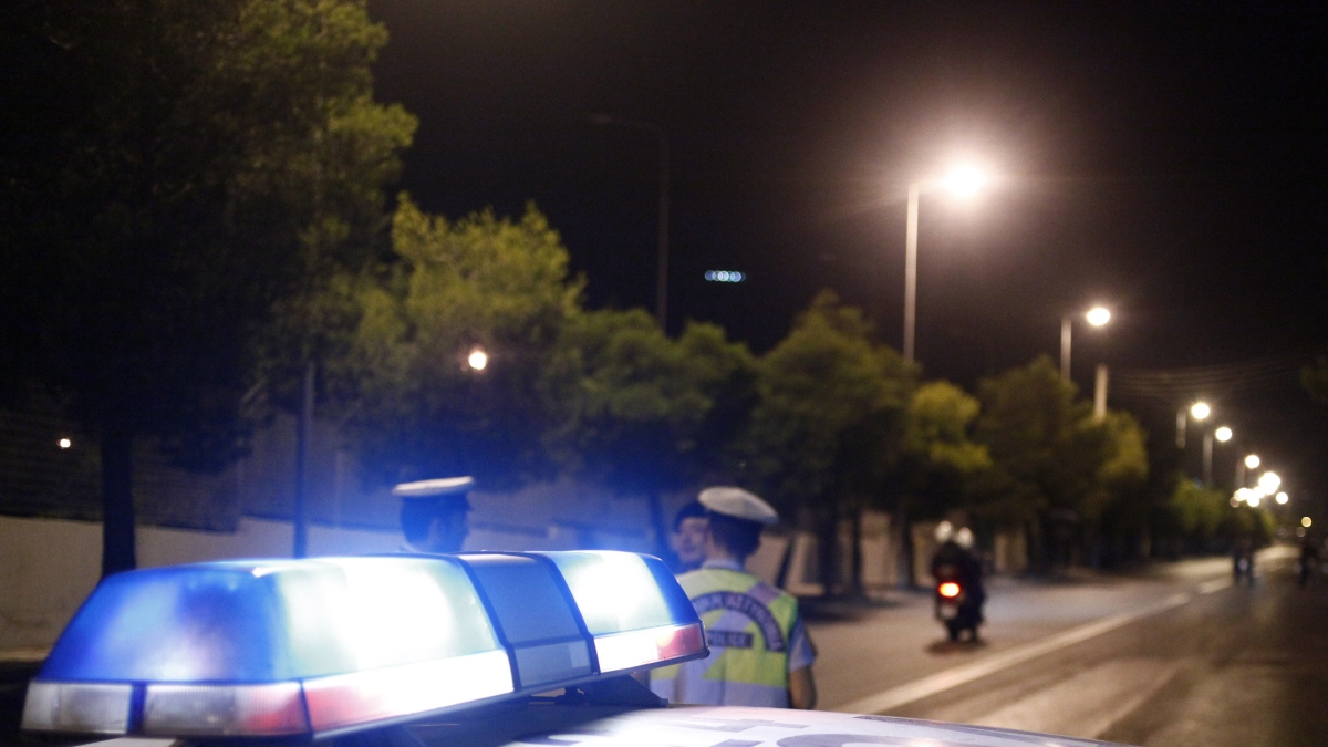 Θεσσαλονίκη: «Μαϊμού» αστυνομικοί έβαλαν φάρο σε αυτοκίνητο και βγήκαν για… περιπολία