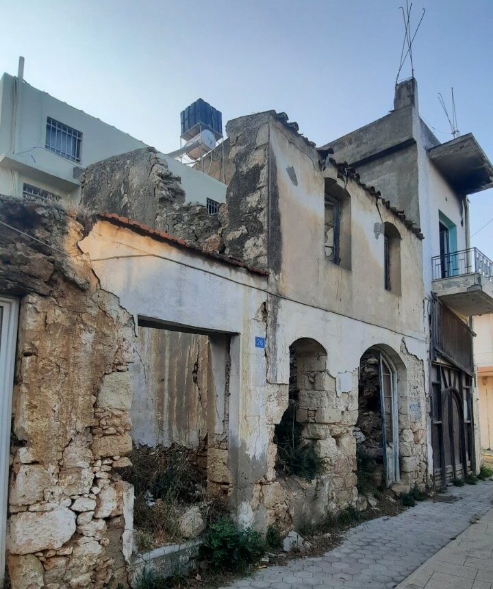 Ζωή στα συντρίμμια: Η ανείπωτη εγκατάλειψη του Αρκαλοχωρίου τέσσερα χρόνια μετά τον σεισμό